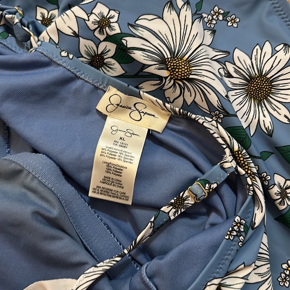 Jessica Simpson Women’s standard one piece ruffled shoulder swimsuit - Picture 6 of 6